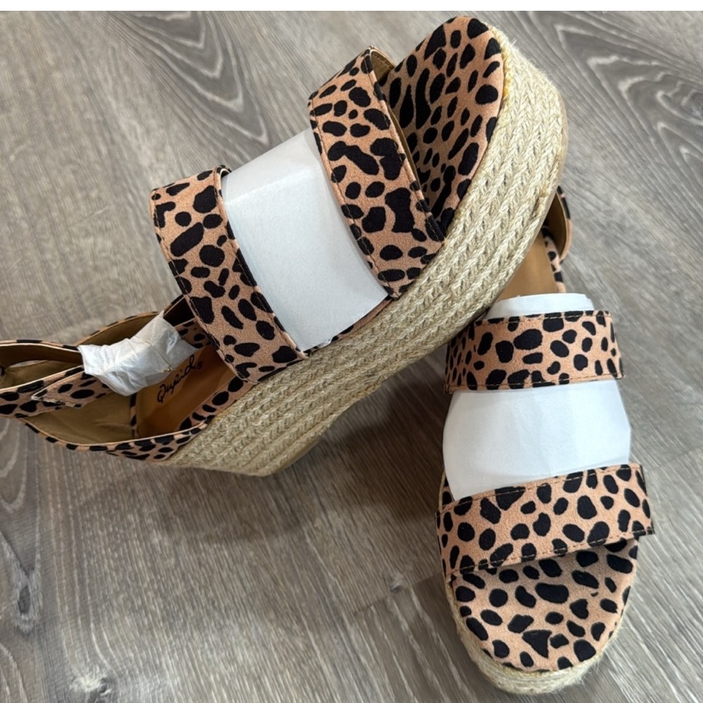 New! Quipid Sandals